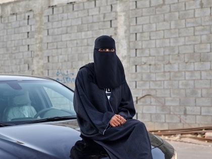 Saudi women make use of wedding contracts to assert their right to drive | निकाह में रखी शर्तें, वह शादी के बाद भी काम करेंगी और वाहन चलाने का अधिकार होगा