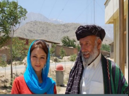 Saumya Tandon by sharing old picture with Afghan man says I feel helpless afghanistan crisis | 'मैं असहाय महसूस कर रही हूं', अफगान शख्स के साथ पुरानी तस्वीर साझा कर बोलीं सौम्या टंडन