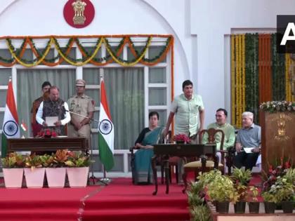 ​​​​​​​Who IS Saurabh Bhardwaj Delhi CM swearing-in ceremony LIVE AAP leader Saurabh Bharadwaj takes oath Minister Delhi govt see video | Saurabh Bhardwaj: कौन हैं सौरभ भारद्वाज?, इंजीनियरिंग की पढ़ाई, ग्रेटर कैलाश सीट से तीन बार के विधायक बने मंत्री