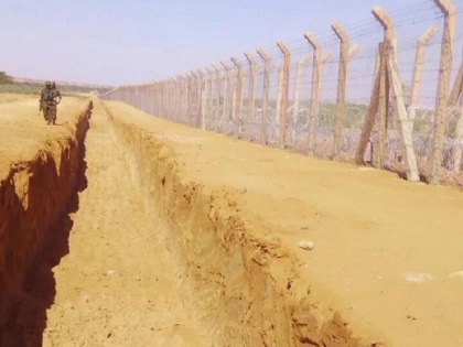 Scandal over Kenyas border fence that cost 35 million dollar for just 10km | घोटाले का हैरान करने वाला मामला, 10 किलोमीटर बॉर्डर को घेरने में खर्च हो गये 2 अरब रुपये!
