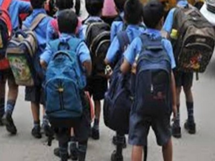 Jammu and Kashmir School Education Department issued notification Pre-primary students get rid of heavy bags | जम्मू-कश्मीर: प्री-प्राइमरी के छात्रों को भारी बैग से मिला छुटकारा, कक्षा 2 तक के छात्रों को होमवर्क नहीं देने के भी निर्देश