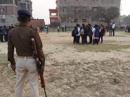 Bihar patna maner girl students forced study AK-47, AK-56 and INSAS rifles 80 percent girl students stopped coming college see pics | बिहार में एके- 47, एके- 56 और इंसास रायफलों के साये में छात्राएं पढ़ने को हैं मजबूर, राजधानी पटना से सटे मनेर में 80 फीसदी छात्राओं ने कॉलेज आना बंद किया, तस्वीरें वायरल Bihar patna maner girl students forced study AK-47, AK-56 and INSAS rifles 80 percent girl students stopped coming college see pics | बिहार में एके- 47, एके- 56 और इंसास रायफलों के साये में छात्राएं पढ़ने को हैं मजबूर, राजधानी पटना से सटे मनेर में 80 फीसदी छात्राओं ने कॉलेज आना बंद किया, तस्वीरें वायरल