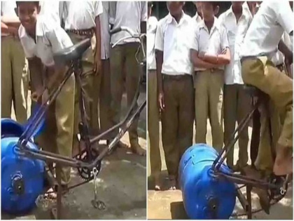 Viral video of school boys making deai washing machine with jugaad | जुगाड़ के जरिए बच्चों ने बना दी गजब की वाशिंग मशीन, कलाकारी देखकर आप भी रह जाएंगे दंग, वीडियो वायरल