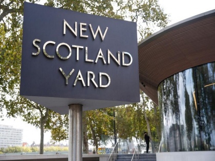 London: Scotland Yard has arrested two teenagers, including a 17-year-old girl, on suspicion of links to Islamic terror | लंदन: स्कॉटलैंड यार्ड ने इस्लामिक आतंक से संबंध रखने के शक में दो किशोरों को गिरफ्तार किया, जिनमें 17 साल की लड़की भी है शामिल