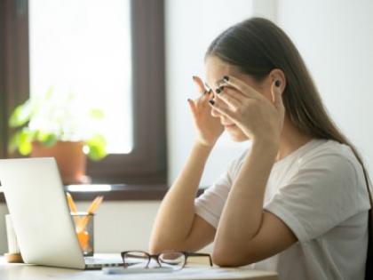 skin care tips Your screen time on computer mobile is harming your skin know the ways to avoid it | कंप्यूटर-मोबाइल पर आपका स्क्रीन टाइम पहुंचा रहा आपकी त्वचा को नुकसान, जानें एक्सपर्ट से बचने के उपाय skin care tips Your screen time on computer mobile is harming your skin know the ways to avoid it | कंप्यूटर-मोबाइल पर आपका स्क्रीन टाइम पहुंचा रहा आपकी त्वचा को नुकसान, जानें एक्सपर्ट से बचने के उपाय