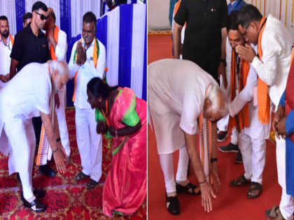 PM Modi bowed down at the feet of a woman official during his visit to Karnataka | पीएम मोदी ने कर्नाटक यात्रा के दौरान महिला पदाधिकारी के चरणों में प्रणाम किया, विहिप नेता को भी दिया सम्मान