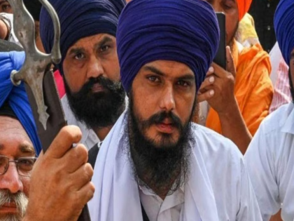 Punjab police behind Khalistan supporter Amritpal Singh, 6 supporters arrested, mobile internet services stopped in many areas | खालिस्तान समर्थक अमृतपाल सिंह के पीछे पंजाब पुलिस, 6 समर्थक गिरफ्तार, पंजाब के कई इलाकों में मोबाइल इंटरनेट सेवाएं बंद
