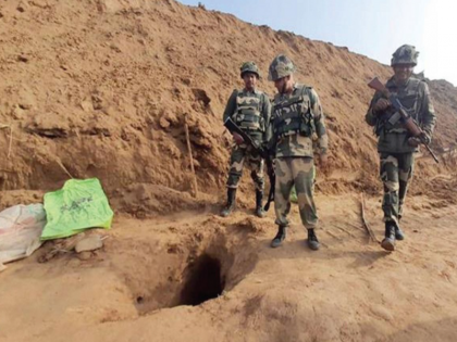 Landmines are spread over an area of ​​1900 sq km in Jammu and Kashmir report revealed | जम्मू कश्मीर में 1900 वर्ग किमी क्षेत्र में बिछी हैं बारूदी सुरंगे, नागरिकों के लिए बनी हुई हैं खतरा, रिपोर्ट में खुलासा