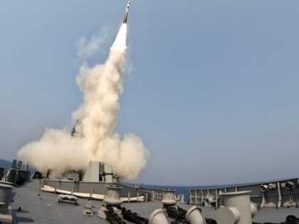 BrahMos supersonic cruise missile successfully tested from warship Navy's power increased | समुद्र में नौसेना की शक्ति बढ़ी, ब्रह्मोस सुपरसोनिक क्रूज मिसाइल का युद्धपोत से सफल परीक्षण किया गया