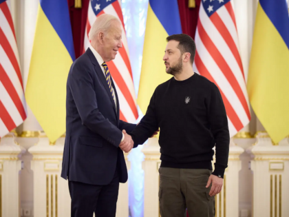 Russia-Ukraine war Biden announces military aid worth $375 million for Ukraine | यूक्रेन को 37 करोड़ डॉलर की सैन्य सहायता देगा अमेरिका, बाइडेन बोले- मैं वादा करता हूं कि हम कहीं नहीं जाने वाले