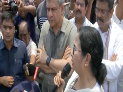Railway Minister Ashwini Vaishnav interrupted Mamta Banerjee during conversation watch viral video | जब रेल मंत्री अश्विनी वैष्णव ने ममता बनर्जी को बातचीत के दौरान टोका, देखिए वायरल वीडियो