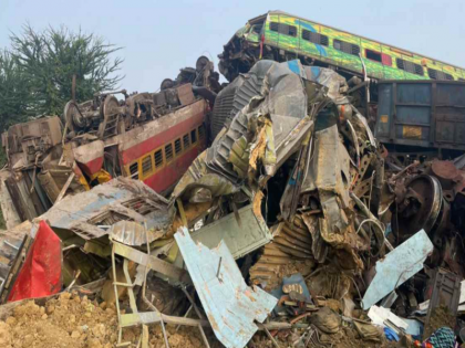 After the Odisha train accident crisis of keeping the dead bodies less space in the mortuaries | ओडिशा रेल हादसे के बाद शवों को संभाल कर रखने का संकट खड़ा हुआ, मुर्दाघरों में जगह कम पड़ी