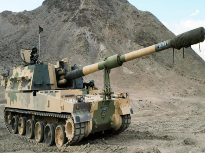 Indian Army deployed large number of tanks and armoured vehicles in Eastern Ladakh | चीन सीमा पर गरजे भारतीय सेना के टैंक, पूर्वी लद्दाख में भारी हथियारों को किया तैनात, वास्तविक युद्ध का अभ्यास भी किया