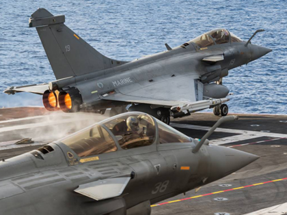 marine variant of Rafale fighter jets for indian navy Prime Minister Modi France as a chief guest | अब नौसेना को भी मिलेंगे राफेल लड़ाकू विमान, पीएम मोदी की फ्रांस यात्रा के दौरान 45 हजार करोड़ में हो सकता है सौदा