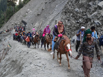 Amarnath Yatra stopped due to bad weather started again so far 2.5 lakh visited | खराब मौसम के कारण रोकी गई अमरनाथ यात्रा फिर हुई शुरू, अभी तक ढाई लाख ने किए दर्शन,अब तक 25 की मौत