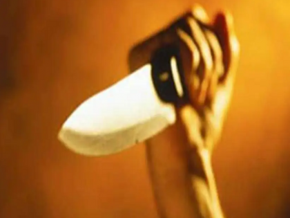 Drunken husband kills wife by slitting her neck with knife police looking for absconding accused | शराबी पति ने पत्नी की चाकू से गर्दन रेत कर की हत्या, फरार आरोप की तलाश में जुटी पुलिस Drunken husband kills wife by slitting her neck with knife police looking for absconding accused | शराबी पति ने पत्नी की चाकू से गर्दन रेत कर की हत्या, फरार आरोप की तलाश में जुटी पुलिस