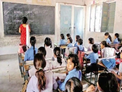 Teachers will not sit on the chair while teaching in government schools in Bihar Education Department issued order | बिहार में सरकारी स्कूलों में पढ़ाते समय कुर्सी पर नहीं बैठ सकेंगे अध्यापक, शिक्षा विभाग ने आदेश जारी किया