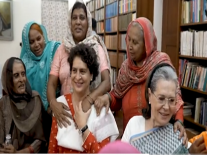 Video Women farmers told Sonia Gandhi Marry Rahul got answer find a girl for him | वीडियो: महिला किसानों ने सोनिया गांधी से कहा- 'राहुल की शादी करिए', जवाब मिला- 'आप उसके लिए लड़की ढूंढिए'