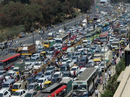Report Claims Bengaluru Loses ₹19,725 Crore Every Year Due To Traffic Problem | ट्रैफिक समस्या के कारण बेंगलुरु को हर साल ₹19,725 करोड़ का नुकसान होता है: रिपोर्ट में दावा