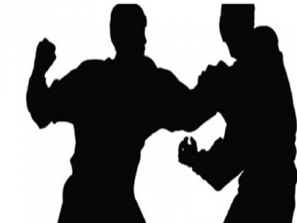 Furious over high electricity bill in Bengaluru customer thrashes Bescom employee accused arrested | बेंगलुरु में बिजली का बिल ज्यादा देखकर भड़के ग्राहक ने बेसकॉम कर्मचारी को पीटा, आरोपी गिरफ्तार