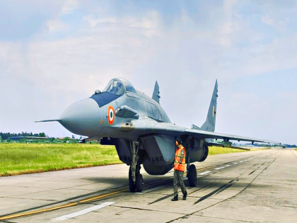 MiG-29 fighter aircraft deployed at Srinagar air base upgraded version equipped with modern missiles | श्रीनगर एयर बेस पर तैनात किए गए मिग -29 लड़ाकू विमान, आधुनिक मिसाइलों और नाइट विजन से लैस है अपग्रेडेड वर्जन