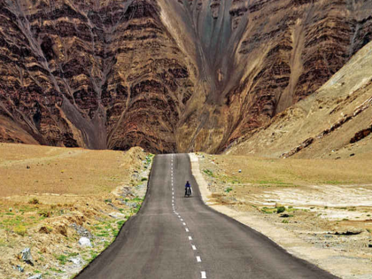 Indian Army BRO begins construction of world's highest motorable road at an altitude of 19400 feet | अपना ही रिकॉर्ड तोड़ेगी भारतीय सेना, 19400 फीट की ऊंचाई पर दुनिया की सबसे ऊंची मोटरेबल रोड का निर्माण शुरू किया
