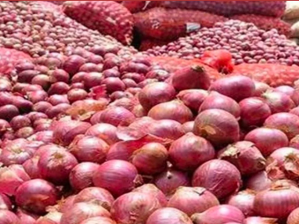 Farmers protest against imposition of 40 percent duty on export of onions, stop sale in wholesale market | प्याज के निर्यात पर 40 प्रतिशत शुल्क लगाने के विरोध में उतरे किसान, थोक बाजार में बिक्री रोकी