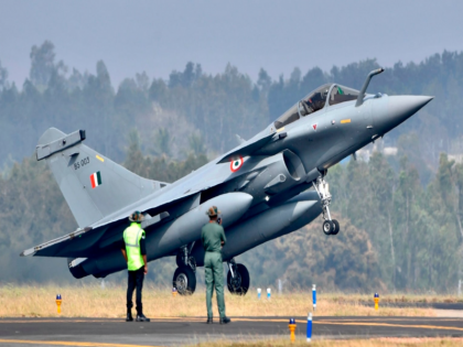 Indian Air Force will practice on the border with China and Pakistan Rafale, Sukhoi and Apache | चीन और पाकिस्तान से लगती सीमा पर भारतीय वायु सेना करेगा अभ्यास, राफेल, सुखोई और अपाचे का दम देखेगा दुश्मन