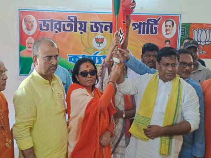 West Bengal Former TMC MLA Mithali Roy joins BJP before by-elections | पश्चिम बंगाल: उपचुनाव से पहले टीएमसी को झटका, पूर्व विधायक मिताली रॉय भाजपा में शामिल हुईं