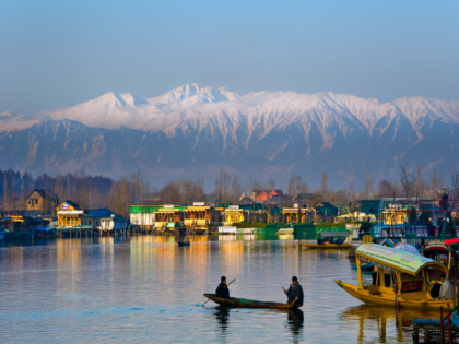 Kashmir becomes favorite tourist destination for solo trip large number of solo travelers visiting Kashmir | सोलो ट्रिप के लिए पसंदीदा पर्यटन स्थल बना कश्मीर, बड़ी संख्या में अकेले यात्री कश्मीर का दौरा कर रहे हैं