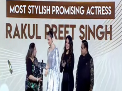 Lokmat Most Stylish Awards 2023 Rakul Preet Singh receives Most Promising Actress Award | Lokmat Most Stylish Awards 2023: रकुल प्रीत को मिला 'मोस्ट प्रॉमिसिंग एक्ट्रेस' का पुरस्कार, बॉलीवुड में बना चुकी हैं अपनी विशेष पहचान