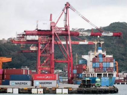 Exports declined by 6.86 percent to $34.48 billion in August imports declined to $58.64 billion | अगस्त में निर्यात 6.86 प्रतिशत घटकर 34.48 अरब डॉलर, आयात घटकर 58.64 अरब डॉलर पर, व्यापार घाटा लगभग स्थिर