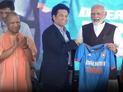 PM Modi laid the foundation stone of cricket stadium in Varanasi | पीएम मोदी ने वाराणसी में क्रिकेट स्टेडियम का किया शिलान्यास, सचिन तेंदुलकर ने भेंट की NAMO नाम वाली टीम इंडिया की जर्सी