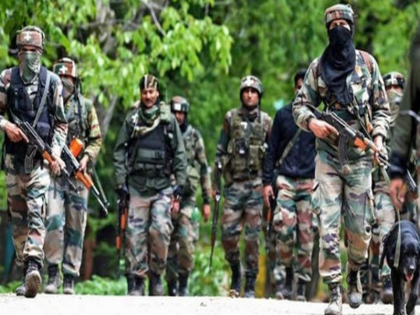 Jammu and Kashmir Plan to deploy Rashtriya Rifles on LAC may be stopped | जम्मू-कश्मीर: राष्ट्रीय राइफल्स को एलएसी पर तैनात करने की योजना रोकी जा सकती है, आतंकी घटनाओं में तेजी ने बढ़ाई चिंता
