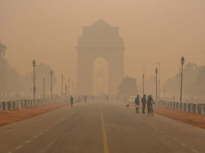 air quality of the capital Delhi was recorded in 'poor' category on Saturday morning | सर्दियां शुरू होने से पहले ही बिगड़ने लगी दिल्ली की आबो-हवा, वायु गुणवत्ता 'खराब' श्रेणी में दर्ज की गई