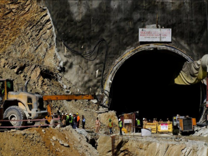 operation continues to save the lives of laborers trapped in the tunnel in Uttarakhand DRDO's robotics team reached the tunnel site | उत्तराखंड में टनल में फंसे मजदूरों की जान बचाने के लिए 'पहाड़ तोड़' अभियान जारी, DRDO की रोबोटिक्स टीम सुरंग स्थल पर पहुंची