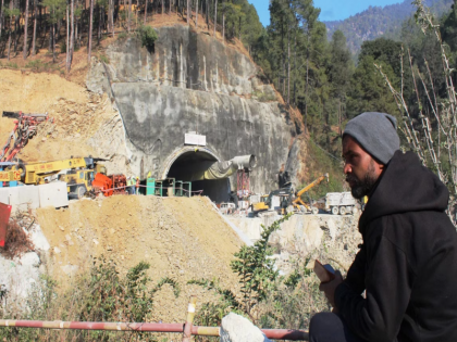Uttarkashi tunnel collapse trapped laborer gave a message to son Keep going to school | 'स्कूल जाते रहना और पढ़ाई जारी रखना', सुरंग में फंसे मजदूर ने बेटे को दिया संदेश, गांव में जारी है पूजा-पाठ