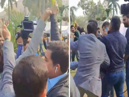 Viral Video: TV reporters clash with each other to catch the smoke canister used by the protesters, watch | वायरल वीडियो: प्रदर्शनकारियों द्वारा इस्तेमाल किए गए धुएं के कनस्तर को पकड़ने के लिए टीवी रिपोर्टर आपस में भिड़े, देखिए