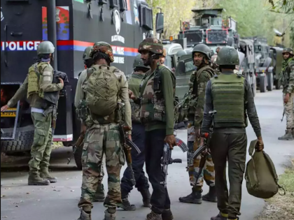 Army deployed hundreds of soldiers combat helicopters and drones to eliminate terrorists in Rajouri-Poonch | राजौरी-पुंछ में आतंकियों के खात्मे के लिए सेना ने सैकड़ों सैनिक उतारे, लड़ाकू हेलिकाप्टर और ड्रोन भी तैनात