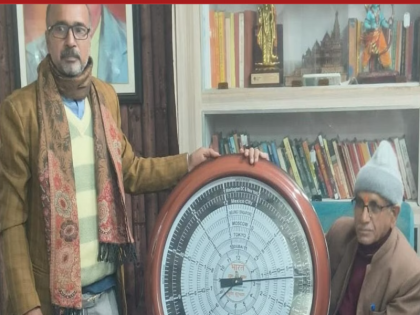 Vegetable vendor from Lucknow made a clock that tells the time of eight countries including India | लखनऊ के सब्जी विक्रेता ने किया कारनामा, भारत समेत आठ देशों का समय बताने वाली घड़ी बनाई