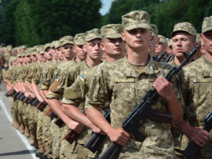 Russia-Ukraine war Ukraine lowered military conscription age from 27 to 25 Volodymyr Zelenskyy signed | Russia-Ukraine war: जंग के बीच यूक्रेन ने लिया बड़ा फैसला, सैन्य भर्ती की आयु 27 से घटाकर 25 की