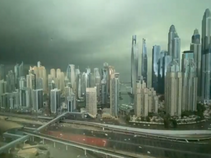 Dubai Flood Airport Under Water Storm Rain UAE largest rainfall in 75 years video viral | Dubai Flood: सड़क बनी नदी, नाव की तरह चलती नजर आई कारें, भारी तूफान के बाद सामने आए भयावह वीडियो, देखिए