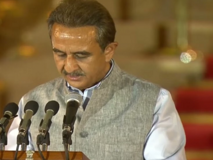 Minister of State for External Affairs Kirti Vardhan Singh will leave for Kuwait 40 Indians died in massive fire | विदेश राज्य मंत्री कीर्ति वर्धन सिंह कुवैत के लिए रवाना होंगे, भीषण आग लगने से 40 भारतीयों की मौत हुई है