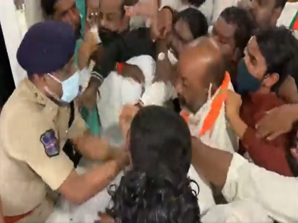 telangana-bjp-chief-bandi-sanjay-kumar-detained-police-covid-protest | तेलंगाना: कोविड नियमों के उल्लंघन के आरोप में प्रदेश भाजपा अध्यक्ष गिरफ्तार, विरोध प्रदर्शन करने की कर रहे थे तैयारी