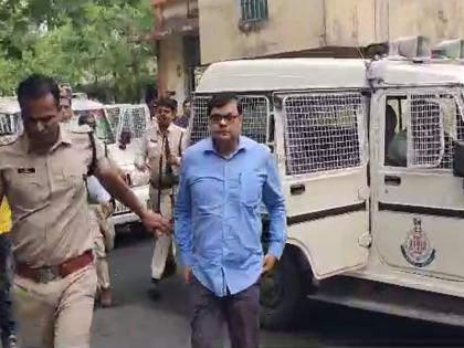 Jhabua SDM suspended, case registered 11 to 13 year old girls living in government hostel wrongly touched kissed asked questions about menstruation mp | झाबुआः सरकारी छात्रावास में रहने वाली 11 से 13 साल की लड़कियों को गलत तरीके से स्पर्श किया और चूमा, मासिक धर्म के बारे में सवाल पूछे, एसडीएम निलंबित, मामला दर्ज