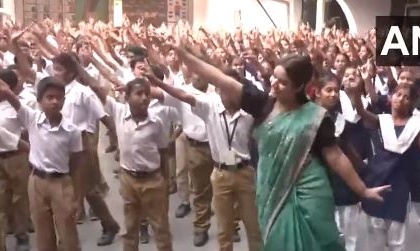 Before Ram Mandir Celebration teacher dance with children in Nagpur school | Ram Mandir Celebration: प्राण प्रतिष्ठा से पहले नागपुर के स्कूल में बच्चों संग टीचर ने किया डांस, देखिए