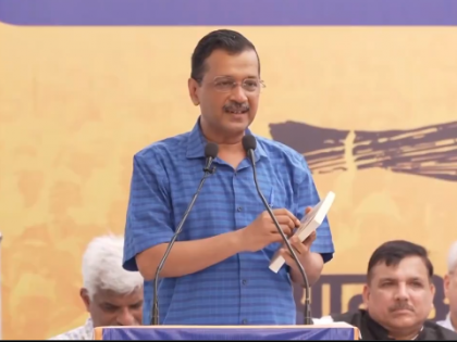 Arvind Kejriwal resign from the post of Chief Minister and give letter to Delhi LG | अरविंद केजरीवाल का मुख्यमंत्री पद से इस्तीफा, दिल्ली एलजी को सौंपी चिट्ठी Arvind Kejriwal resign from the post of Chief Minister and give letter to Delhi LG | अरविंद केजरीवाल का मुख्यमंत्री पद से इस्तीफा, दिल्ली एलजी को सौंपी चिट्ठी