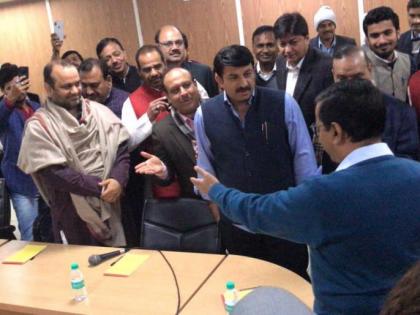 Delhi Sealing row: All you need to know, Arvind Kejriwal Manoj Tiwari | सीलिंग विवादः क्यों मचा है AAP-BJP में घमासान, केजरीवाल ने बताया ये समाधान Delhi Sealing row: All you need to know, Arvind Kejriwal Manoj Tiwari | सीलिंग विवादः क्यों मचा है AAP-BJP में घमासान, केजरीवाल ने बताया ये समाधान