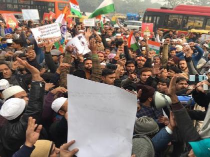 Section 144 on CAA protest UP delhi Karnataka, so two groups formed on social media tweet viral | नागरिकता कानून विरोध को लेकर लगा धारा 144 तो सोशल मीडिया पर बने दो गुट, यूजर बोले- BJP ने शासित राज्य को भी नहीं छोड़ा, मिला ये जवाब Section 144 on CAA protest UP delhi Karnataka, so two groups formed on social media tweet viral | नागरिकता कानून विरोध को लेकर लगा धारा 144 तो सोशल मीडिया पर बने दो गुट, यूजर बोले- BJP ने शासित राज्य को भी नहीं छोड़ा, मिला ये जवाब