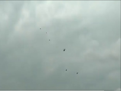 PM's Security Scare Black Balloons Released Near Chopper In Andhra | आंध्र प्रदेश में पीएम मोदी की सुरक्षा में चूक ! आसमान में उड़ रहे चॉपर के पास छोड़े गए काले गुब्बारे